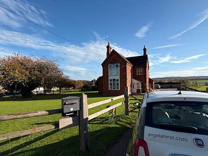 3 Bedroom Detached House To Rent In Fairbrook Farmhouse, Hernill, ME13