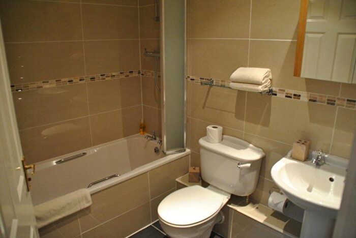 2 Bedroom Apartment To Rent In Knights Place, Windsor, SL4