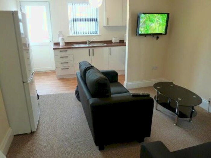 3 Bedroom Flat To Rent In Grenville Road, Plymouth PL4