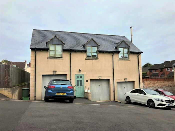 2 Bedroom Coach House To Rent In Manor View, Dursley, GL11