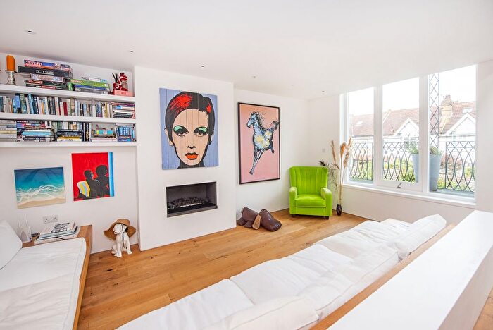 2 Bedroom Flat To Rent In Upper Richmond Road West, London, SW14