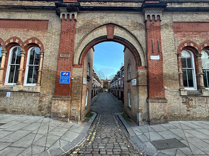 3 Bedroom Mews To Rent In Elgin Mews North, London, W9