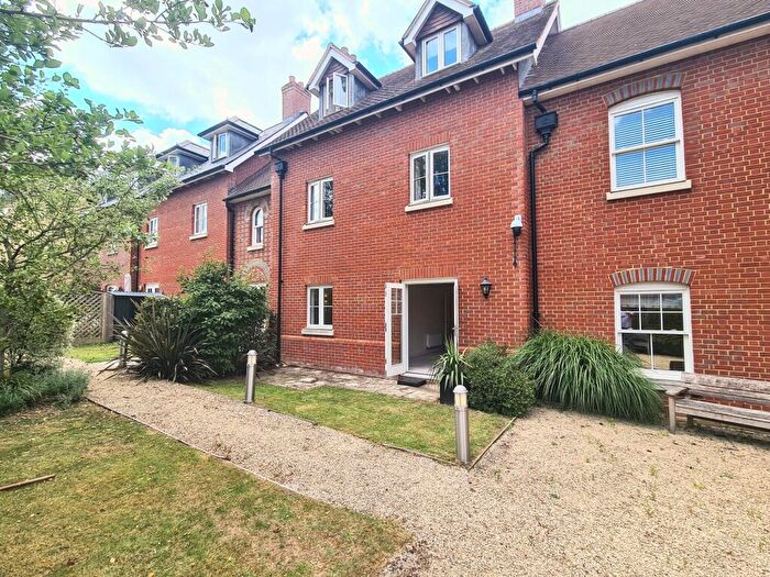 1 Bedroom Flat For Sale In Church Street, Fleur De Lis, OX12