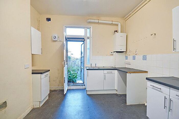1 Bedroom Flat For Sale In Nightingale Road, Willesden Junction, NW10