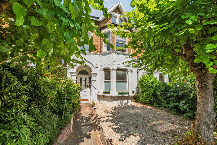 5 Bedroom Semi-Detached House For Sale In Harefield Road, Brockley, London, SE4