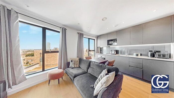 Apartment To Rent In Headwater Point, London, E3