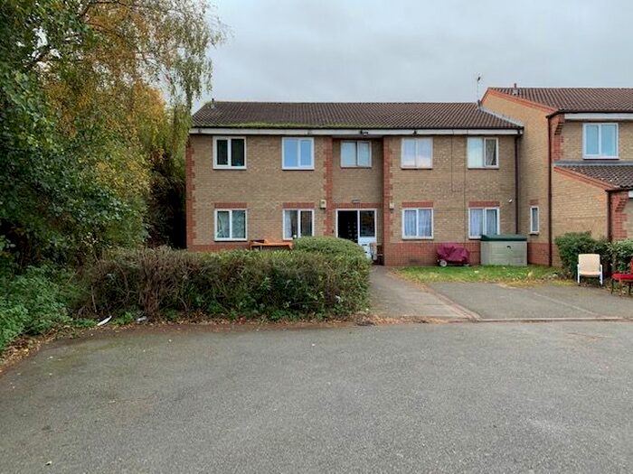 2 Bedroom Flat To Rent In Pickering Close, Leicester, LE4