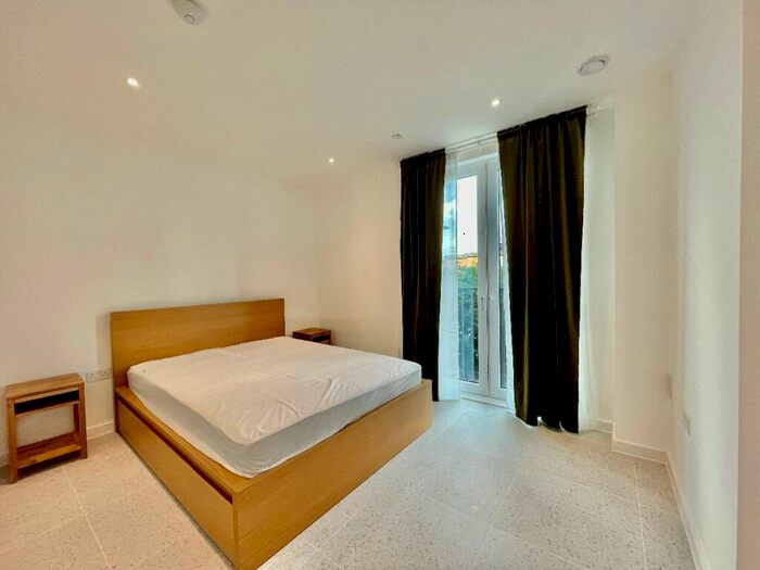 Apartment To Rent In Georgette Apartments, Sidney Street, E1