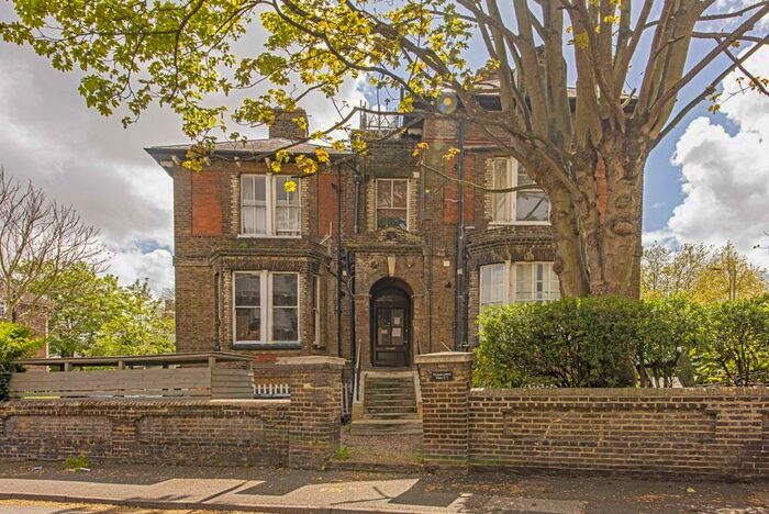 1 Bedroom Flat To Rent In Grove Crescent, Kingston Upon Thames, KT1