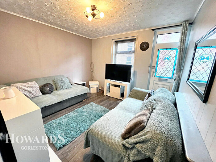 3 Bedroom Terraced House For Sale In Century Road, Great Yarmouth, NR31