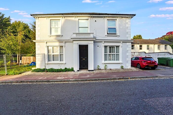 1 Bedroom Flat For Sale In Eridge Road, Tunbridge Wells, TN4