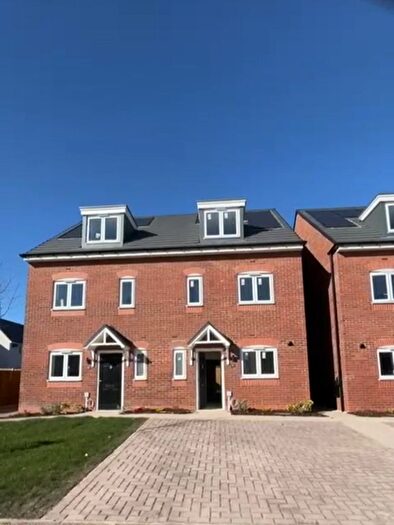 3 Bedroom Semi-Detached House To Rent In Little Bayton View, Coventry, West Midlands, CV7