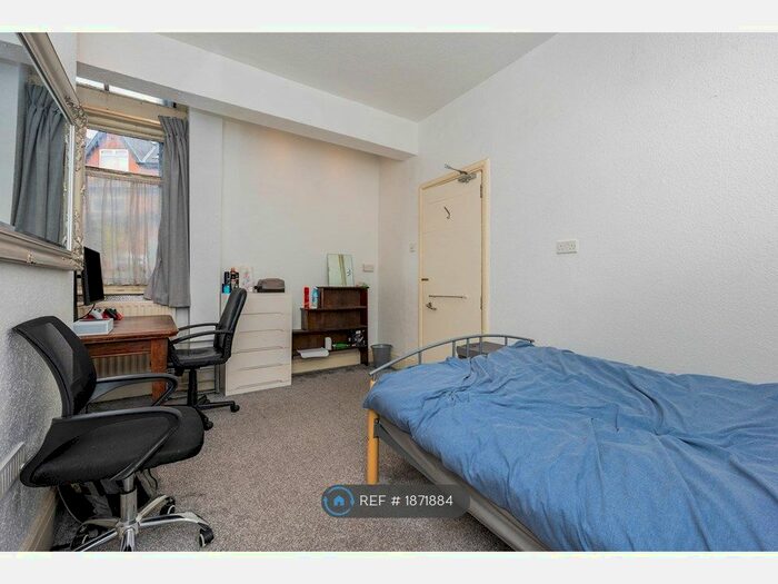 5 Bedroom Terraced House To Rent In Thurlby Street, Manchester, M13