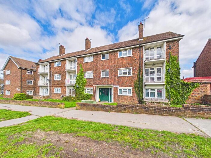 2 Bedroom Flat To Rent In Lodge Lane, New Addington, CR0