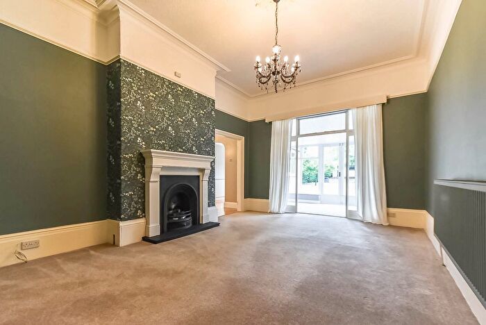 2 Bedroom Flat To Rent In Davenport Avenue, Hessle, East Yorkshire, HU13