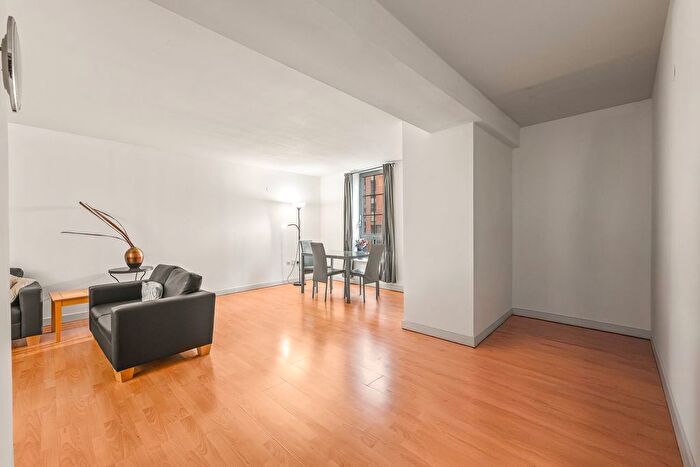 2 Bedroom Flat For Sale In Queens Road, Nottingham, Nottinghamshire, NG2