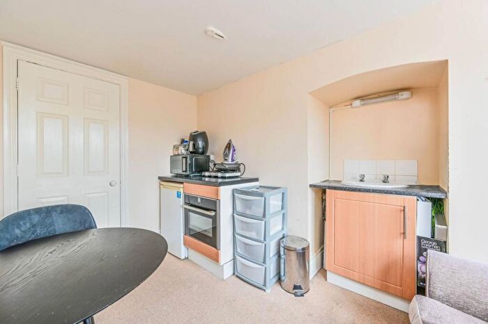 Studio To Rent In Shillington House, Battersea, London, SW11