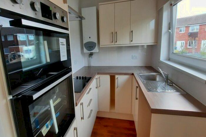 2 Bedroom Flat To Rent In Meadow View Road, Exmouth, EX8