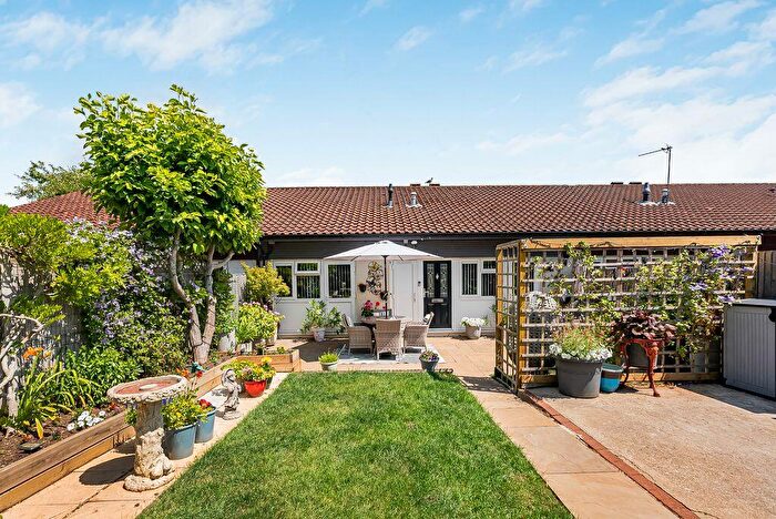 3 Bedroom Bungalow For Sale In Garraways, Coffee Hall, Milton Keynes, MK6