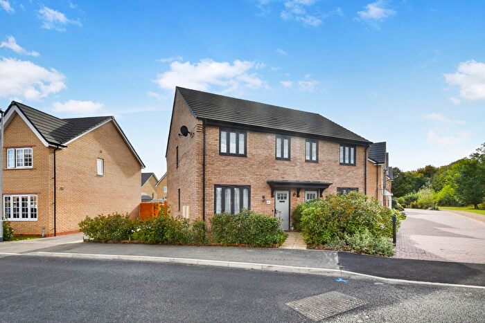 3 Bedroom Semi-Detached House For Sale In Brimstone Avenue, Little Paxton, PE19