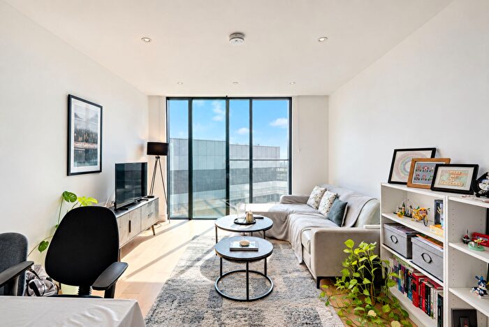 1 Bedroom Flat For Sale In Marsh Wall, Hampton Tower, E14