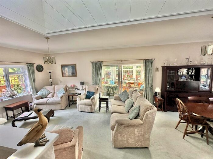 3 Bedroom Detached Bungalow For Sale In Kenchester, Bancroft, Milton Keynes, MK13