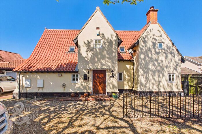 4 Bedroom Detached House For Sale In Chiswell Lane, East Harling, Norwich, NR16
