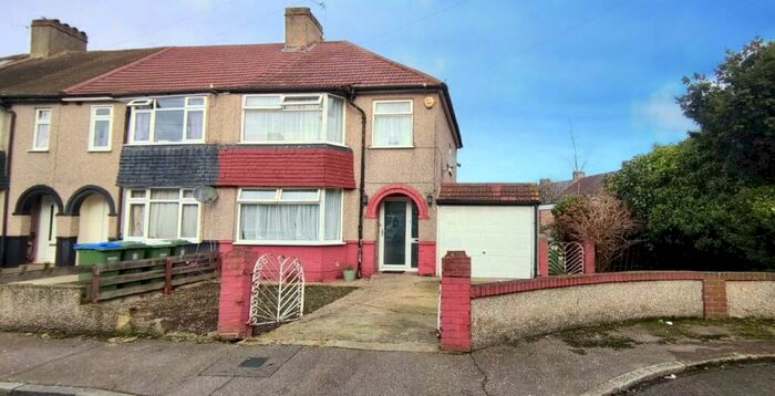 4 Bedroom Detached House To Rent In Northumberland Close, Erith, Kent, DA8