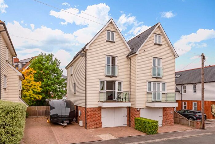 3 Bedroom Semi-Detached House For Sale In Coronation Road, Burnham-On-Crouch, CM0