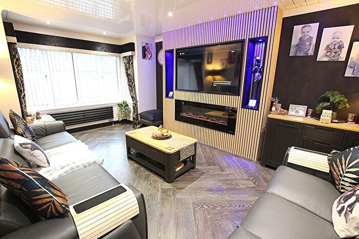 2 Bedroom Detached Bungalow For Sale In Happy Valley Road, Blackburn, EH47