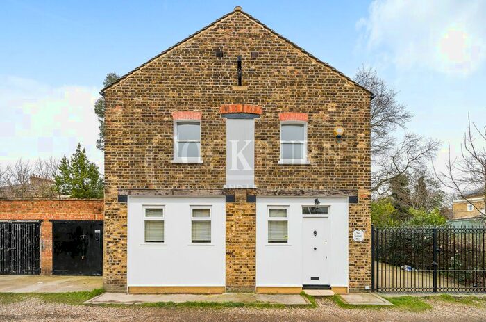 3 Bedroom Detached House To Rent In Wickham Mews, London, SE4