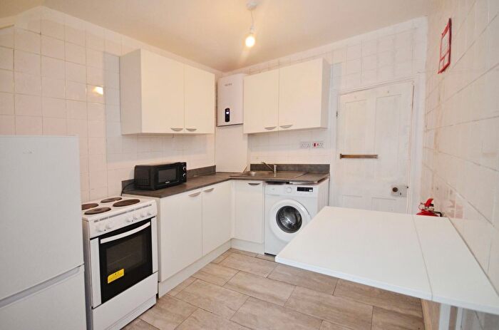 1 Bedroom Flat To Rent In Kingsmead Rd, Tulse Hill, London, SW2