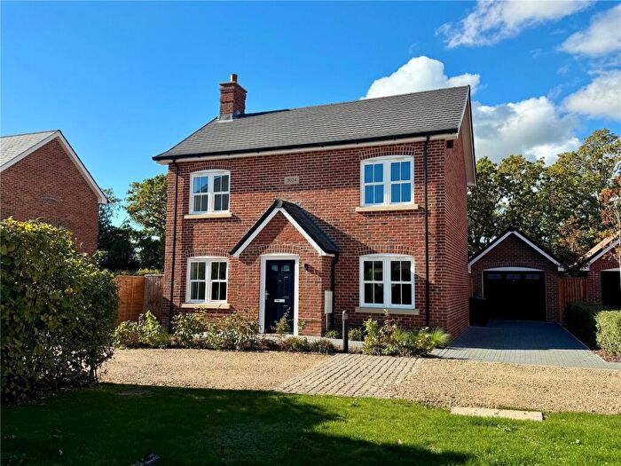 4 Bedroom Detached House For Sale In Nursery Grove, Lymington, Hampshire, SO41