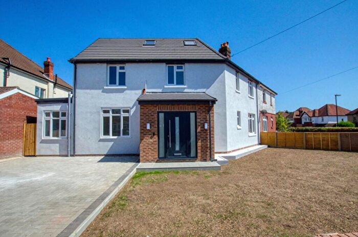 5 Bedroom Semi-Detached House For Sale In Luccombe Road, Southampton, City Of Southampton, SO15