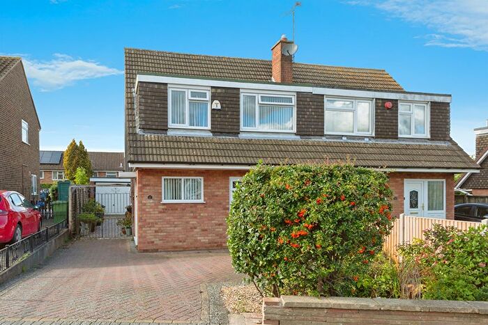 3 Bedroom Semi-detached House For Sale In Amanda Road, Leicester, LE2