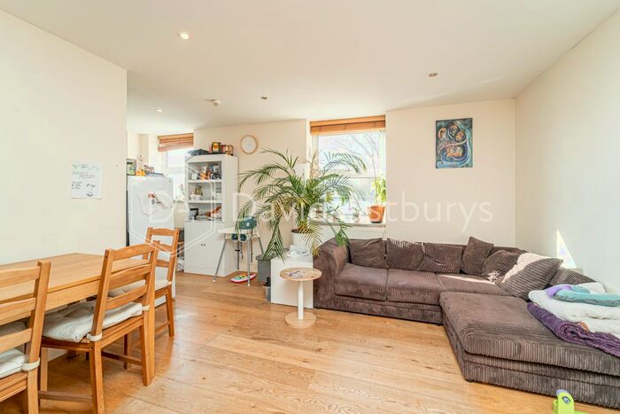 2 Bedroom Flat To Rent In High Street, Hornsey, London, N8