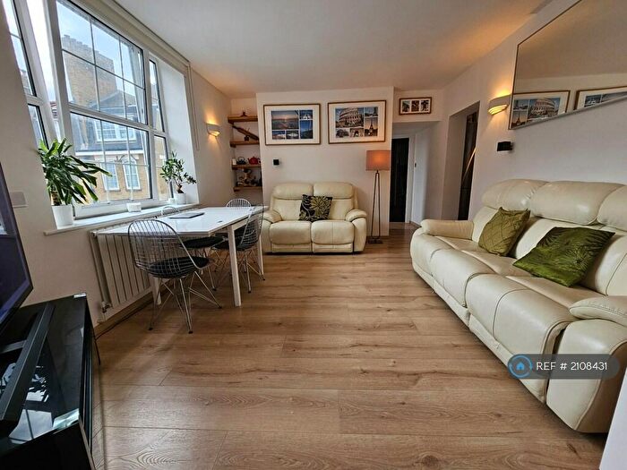 3 Bedroom Flat To Rent In Cambridge Court, London, E2