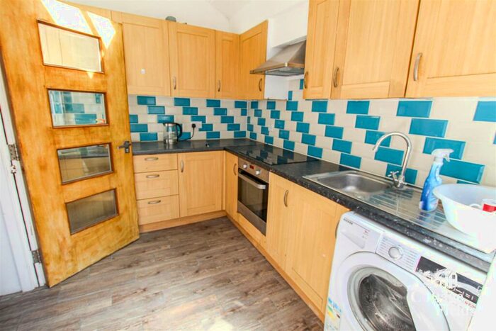 4 Bedroom Flat To Rent In West Green Road, Tottenham, London, N15