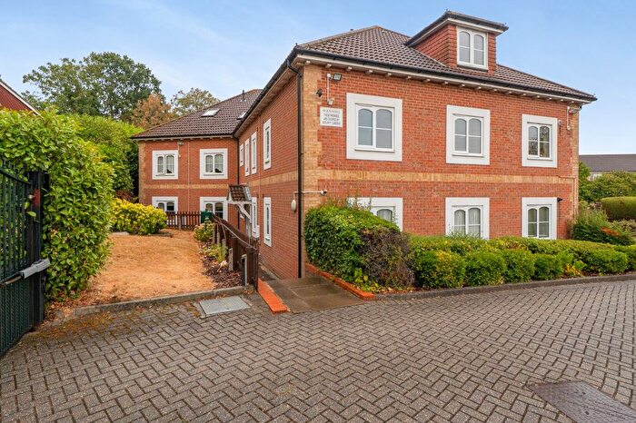 2 Bedroom Flat For Sale In Windsor Lane, Burnham, Slough, SL1