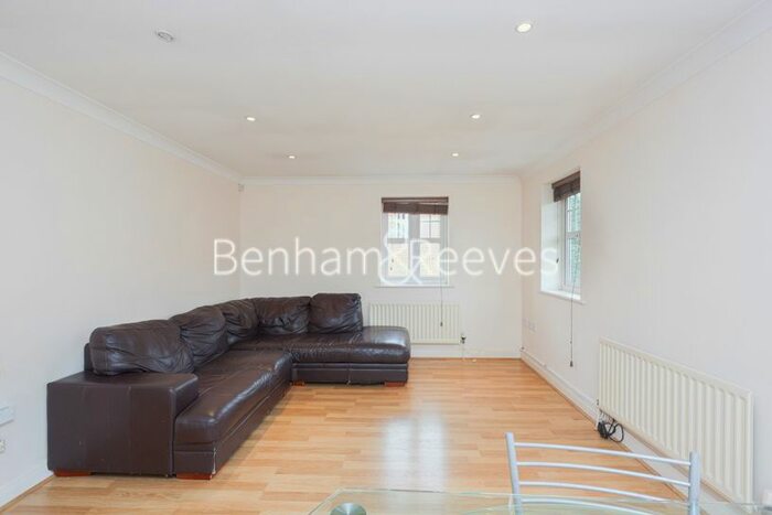 2 Bedroom Flat To Rent In Honiton Gardens, Hampstead, NW7