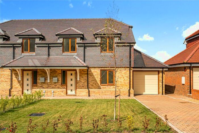 3 Bedroom Semi-Detached House For Sale In Starling View, Angmering, Littlehampton, West Sussex, BN16