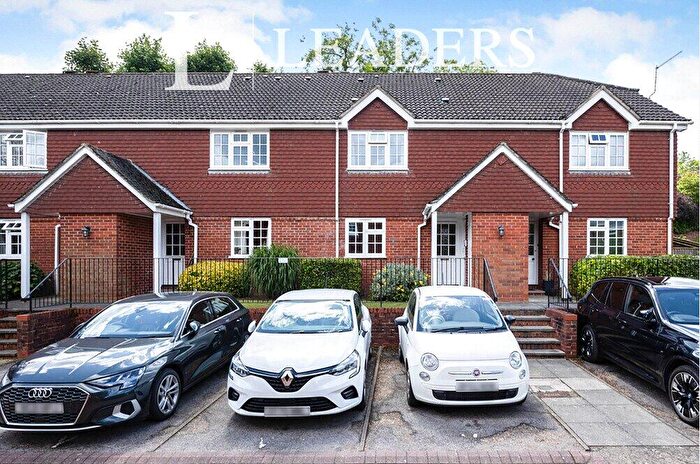1 Bedroom Flat To Rent In Chesham Mews, Chesham Road, GU1