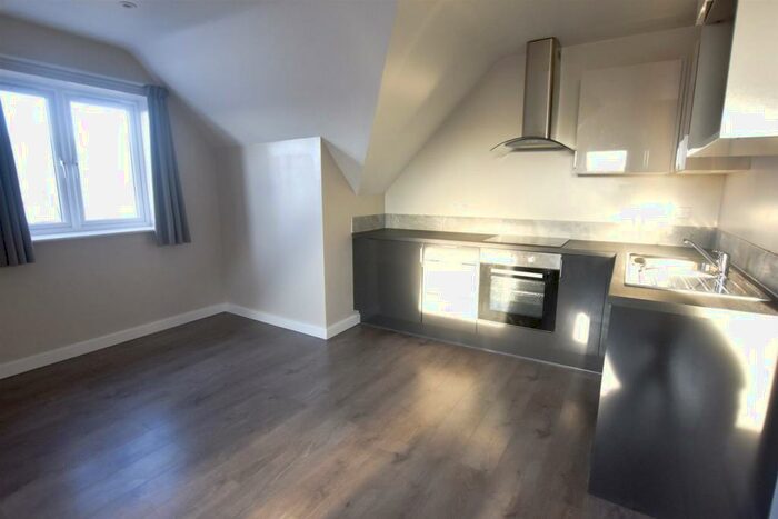 1 Bedroom Apartment To Rent In Paddock Way, Hinckley, Leicestershire, LE10