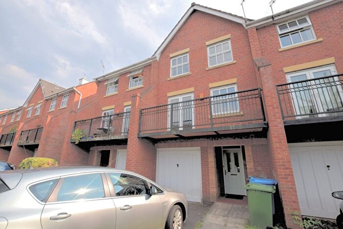 4 Bedroom Mews To Rent In Holden Avenue, Whaley Range, M16