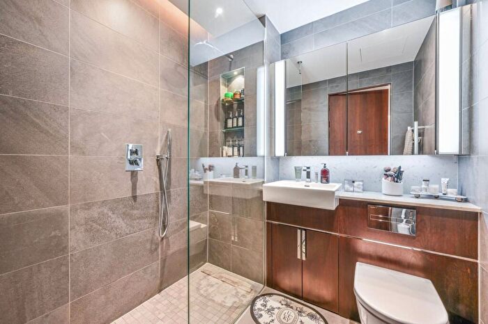 2 Bedroom Flat For Sale In Glacier House, Nine Elms, London, SW11