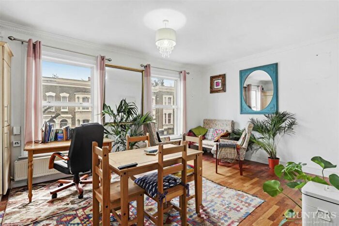 2 Bedroom Flat To Rent In Powerscroft Road, London, E5