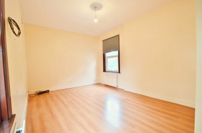 2 Bedroom Flat To Rent In East Barnet Road, Barnet EN4