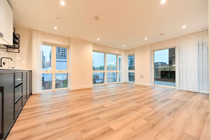 3 Bedroom Flat To Rent In Townsend Road, London, SE3