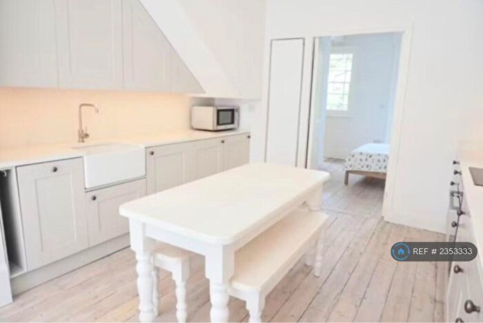 1 Bedroom Flat To Rent In Waterloo Terrace, London, N1
