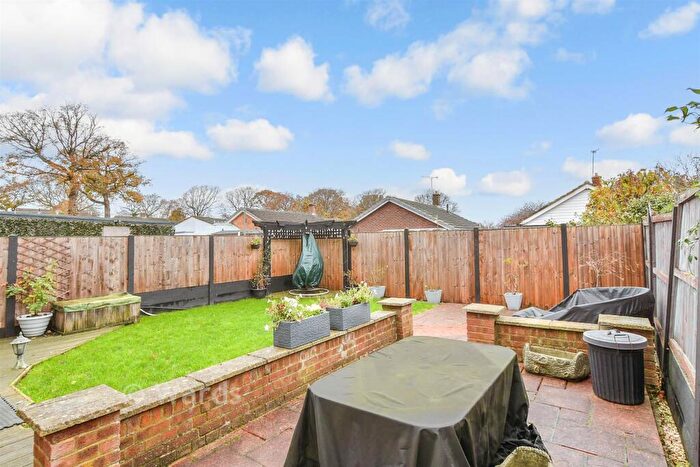 3 Bedroom Semi Detached House For Sale In Lynton Drive, Chatham, Kent, ME5